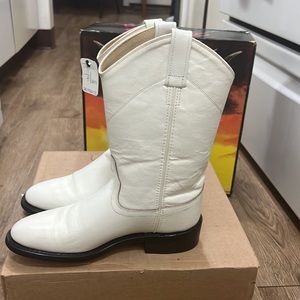 White Vintage Style Cowboy Boots